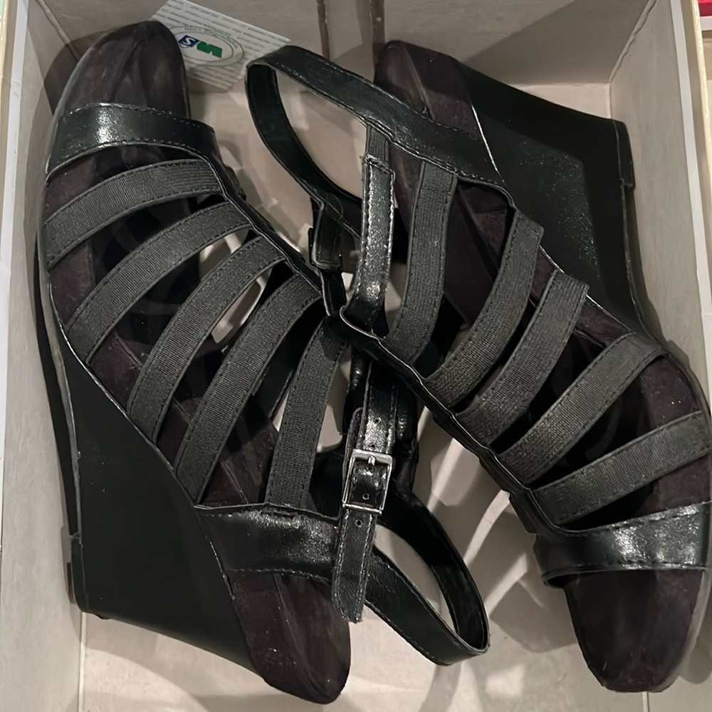 Aerosoles wedge